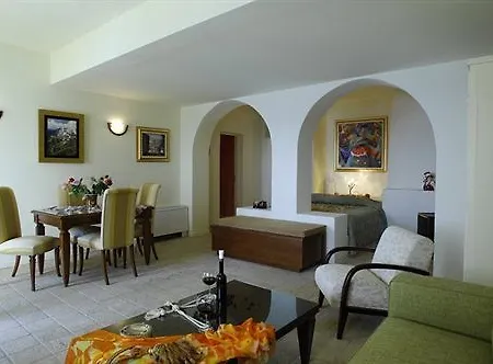Adamis Majesty Fira (Santorini)