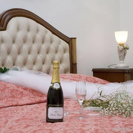 Hotel 112 Cliff Fira (Santorini)