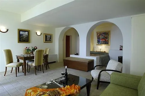 112 Cliff Fira (Santorini)